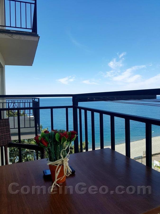 Apartment With Sea View 37 코불레티 외부 사진