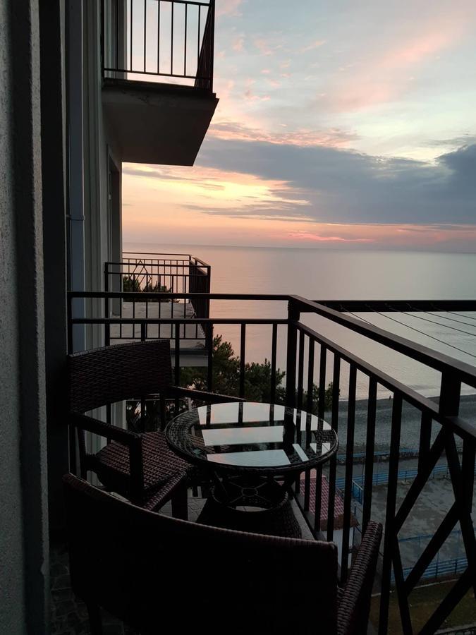 Apartment With Sea View 37 코불레티 외부 사진