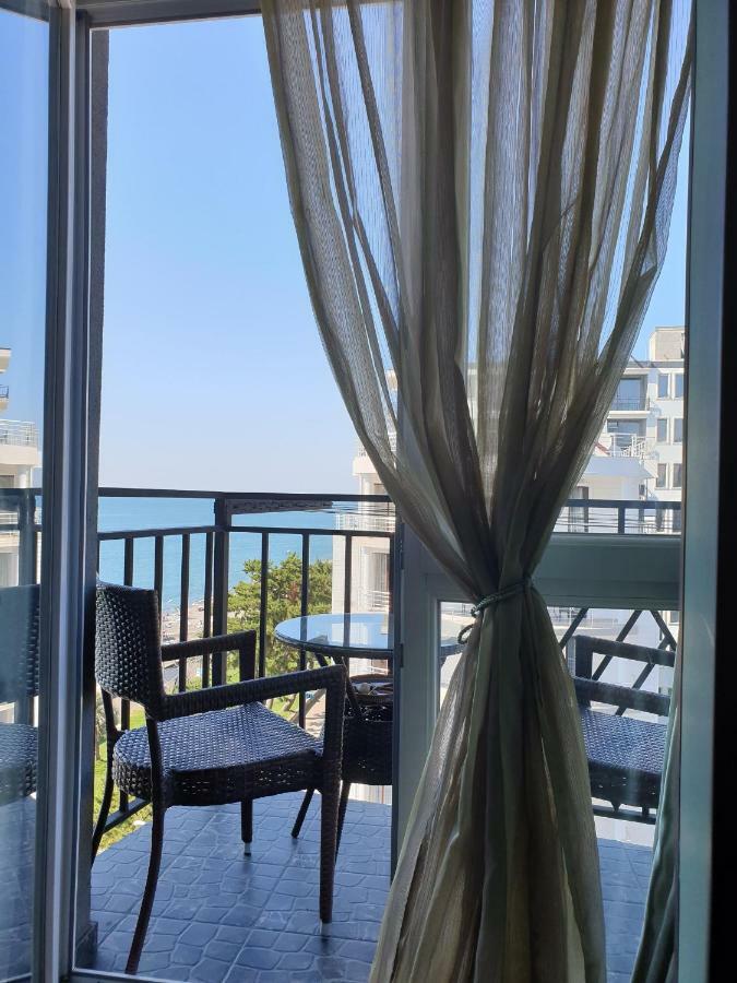 Apartment With Sea View 37 코불레티 외부 사진