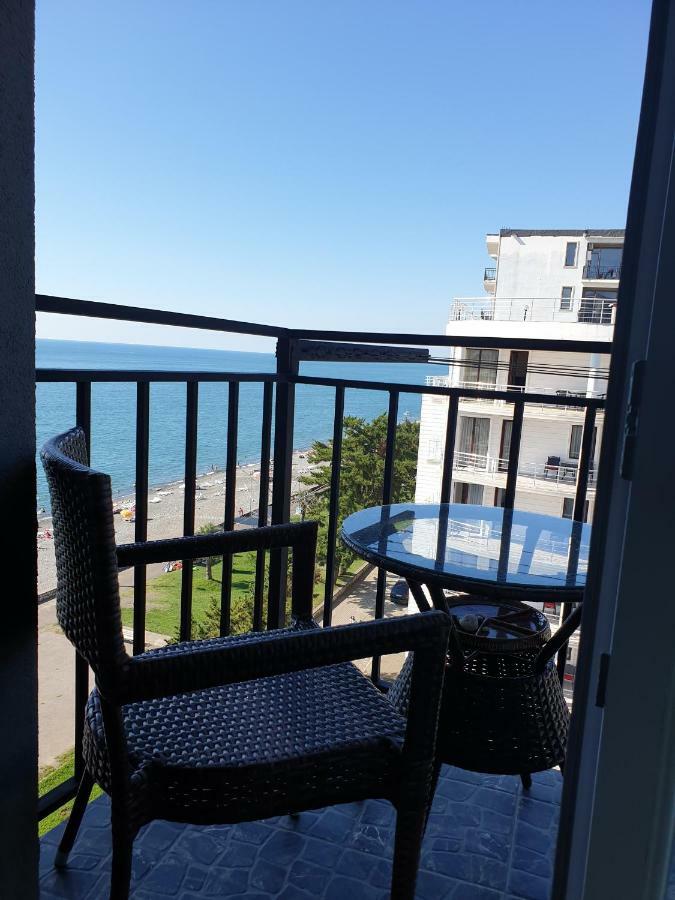 Apartment With Sea View 37 코불레티 외부 사진