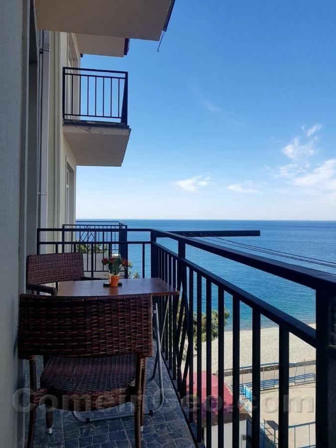 Apartment With Sea View 37 코불레티 외부 사진